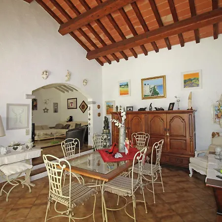 Semesterbostad Cozy Holiday At Roquebrune-sur-argens With Pool Roquebrune-sur Argens