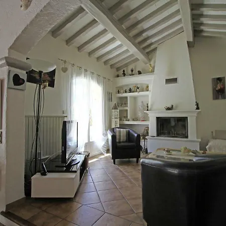 Semesterbostad Cozy Holiday At Roquebrune-sur-argens With Pool